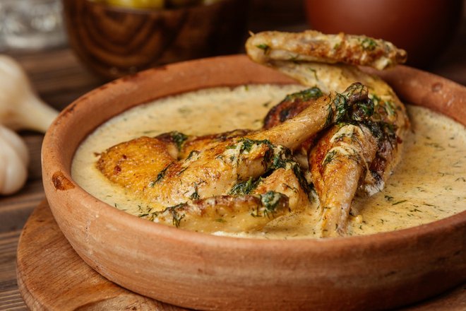 Чкмерули, курица в сливках, курица тушеная, курица в соусе, курица
