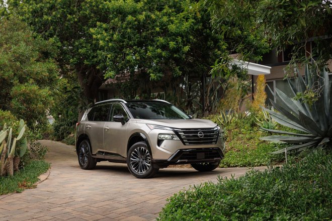 Nissan Rogue Platinum 4WD '2023–н.в. Nissan Rogue Platinum 4WD '2023–н.в.