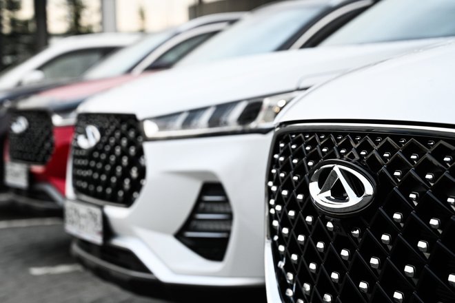 Автомобили у официального дилерского центра Chery ТЦ "Кунцево"