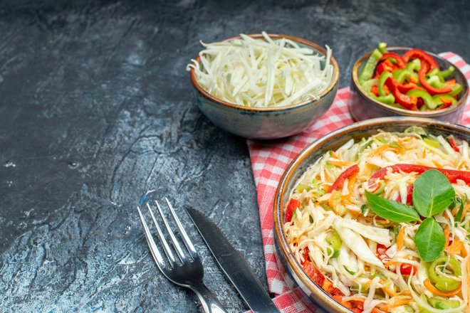 Салат, салат овощной, салат витаминный, салат капустный, салат охотничий