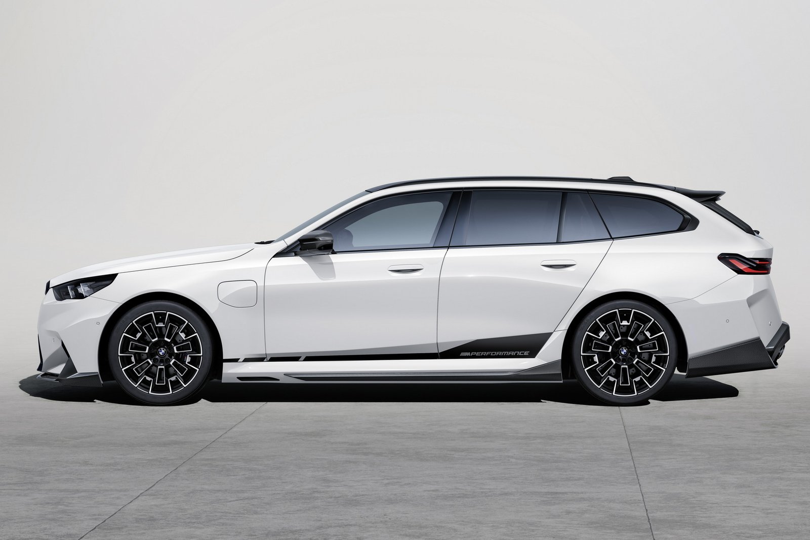 Новый универсал BMW M5 оказался гораздо популярнее, чем ожидалось Новый универсал BMW M5 оказался гораздо популярнее, чем ожидалось