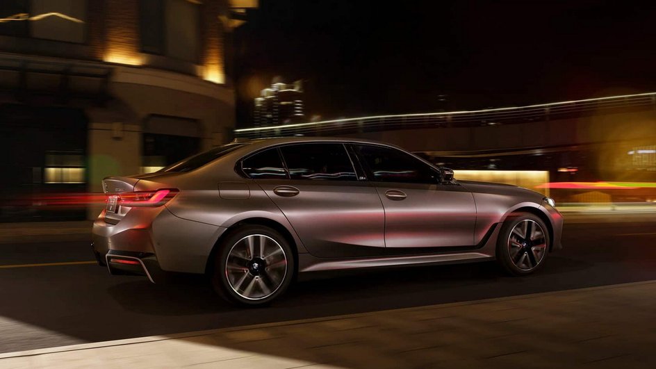 BMW показала особую «тройку» в честь полувекового юбилея BMW показала особую «тройку» в честь полувекового юбилея
