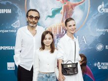 Светлана Иванова с семьей на премьере шоу «Сны Пушкина», фото: пресс-служба